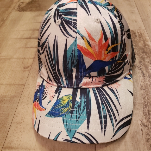 Accessories - Women's tropical floral Palm ponytail cap